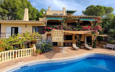 Schitterende villa met prachtig uitzicht en privacy in de Sierra de Altea Golf.